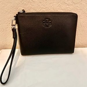 Tory Burch, Thea Large Zip Pouch.